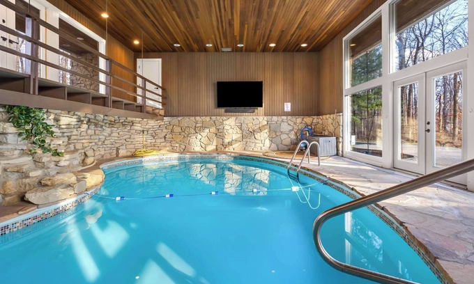 Columbus House | Windrush: Indoor Pool/Hot Tub/Sauna/Arcade