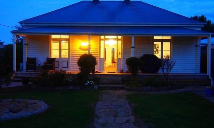 Kingston Beach House | Windsor Cottage boutique accommodation