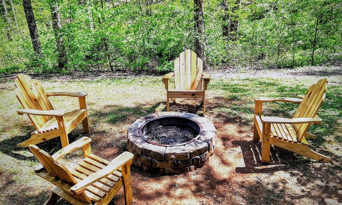 Wears Valley Cabin | Windy Ridge – Pet-Friendly w/Fenced Yard + FREE Tickets! Wears Valley!