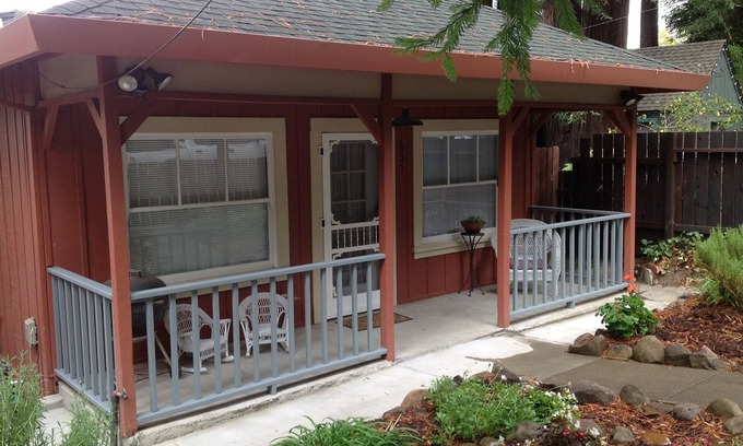 Healdsburg Cottage | WINE COUNTRY RIVERFRONT RETREAT WITH SPA & VIEWS