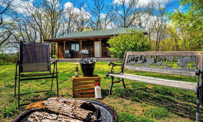 Adrian Cabin | Wine & Vinyl Vacation Home ~ Wine, Vinyl Records, Popcorn Machine, Private Deck