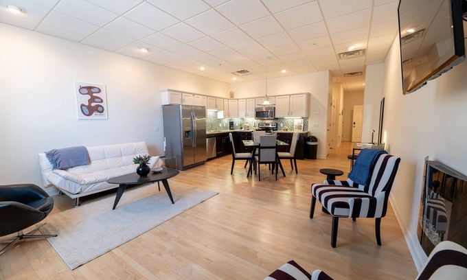 Saint Joseph Condo | Wine & Waves | Downtown Rooftop Deck | Fireplace