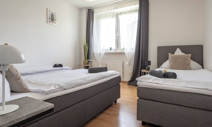 Roter Berg Apartment | Winedesign Boxspring 7 Personen Erfurt