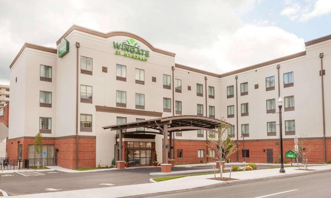 Altoona Hotel | Wingate by Wyndham Altoona Downtown/Medical Center