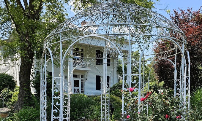 Madison Heights Bed & Breakfast | Winridge Manor B&B