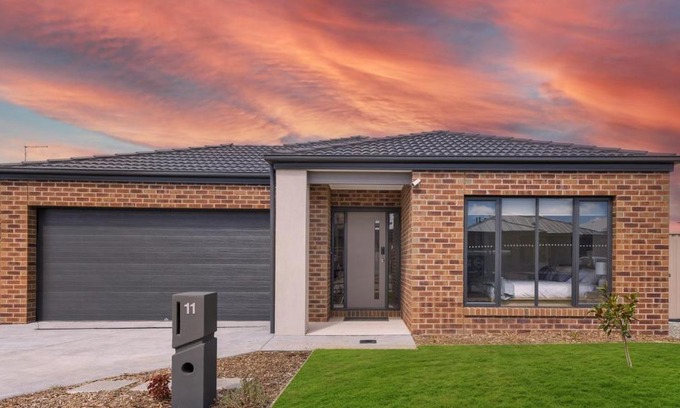 Delacombe Apartment | Winter Valley Retreat - Palatial Pad in the Valley!