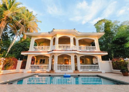 Big Creek Villa | Wiona of Villa Paraiso/Beachfront Villa & Pool