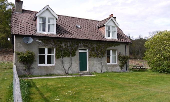 Logie Coldstone House | Wisdomhowe is a traditional cottage, surrounded by a birch woodland.