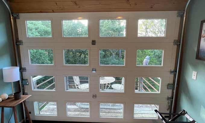 Summerfield Cottage | Wister Ridge Cottage - Sleeps 10 - 3 minutes from the lake!