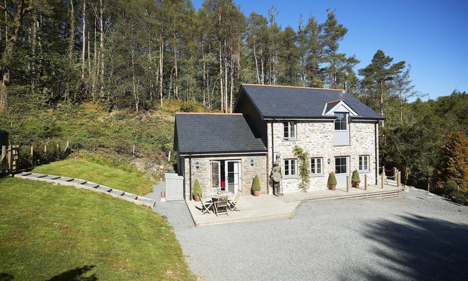Pont-Rhyd-y-Groes Apartment | Wisteria Cottage - a beautiful property sleeping 4 guests