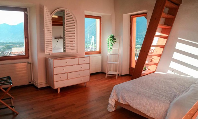 Cadenazzo Apartment | Wisteria House - Holiday Apartment