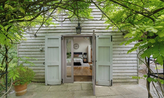 Patrixbourne Cabin | Wisteria Lodge - beautiful countryside retreat