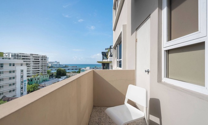 Miramar Apartment | With Balcony | For Family & Friends | Free Parking | Near The Beach
