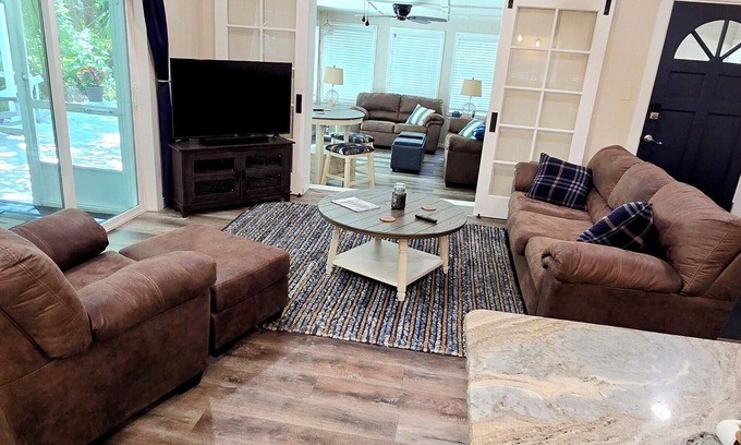 Inglis House | Withlacoochee River, 2/2,pet friendly, sleeps 6, fishing, scalloping, boating.