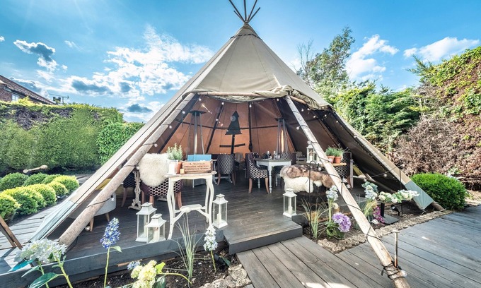 Holt Hotel | Wiveton Bell
