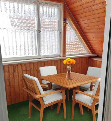 Lonnerstadt Apartment | Wohnung Beth im Dachgeschoss mit Balkon