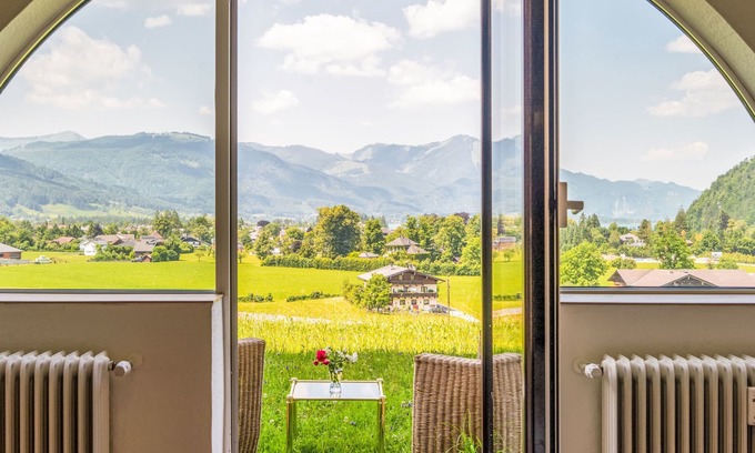 Strobl Apartment | Wohnung Garten 1 Seeblick by Interhome