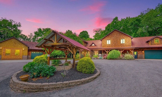 Logan Cabin | Wolf Den | Indoor Pool