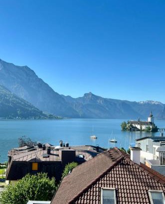 Gmunden Apartment | Wolfis Traunseeblick - mit kostenlosem Parkplatz direkt an der Unterkunft