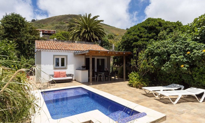 El Rosario Villa | Wonderful private villa for 3 people with private pool, WIFI, TV, patio, panoramic view and park.