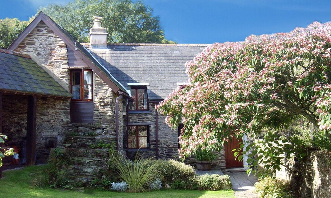 Dartmouth Cottage | Wonderful cottage with the most beautiful surroundings located in South Devon