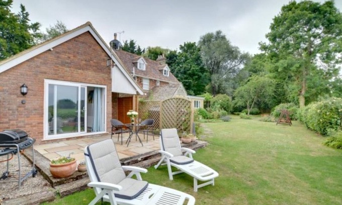 Mersham Cottage | Wonderful 1 bedroom cottage near Port Lympne Wild Animal Park and Canterbury
