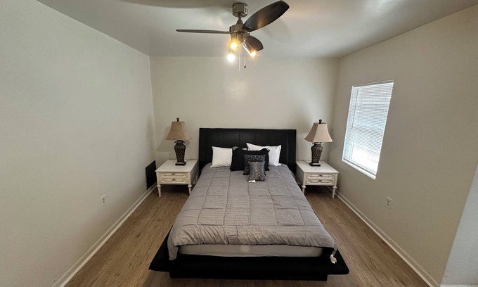 Near Eastside House | Wonderful 3-bedroom house with AC in Indianapolis