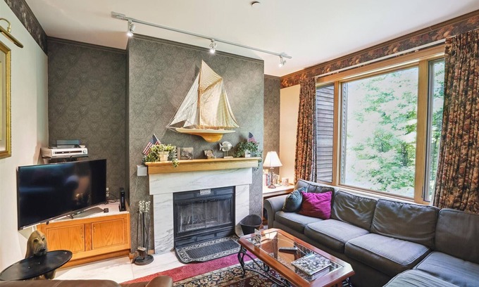 Killington Condo | Wonderful condo located near the pool and hot tub Highridge J6