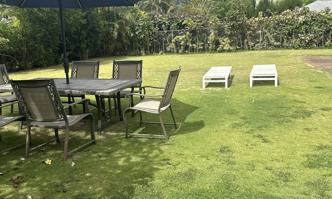 Waimanalo House | Wonderful executive home steps from a gorgeous beach