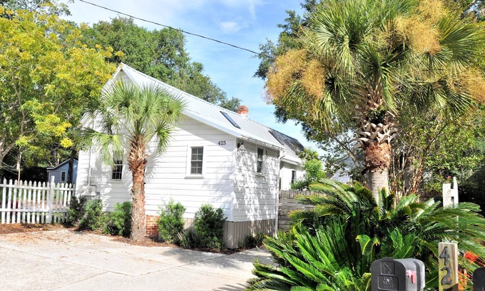 Old Village House | Wonderful Old Village Bungalow in the heart of Mount Pleasant