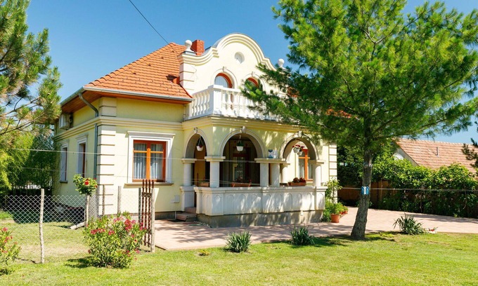 Balatonoszod House | Wonderful private villa for 10 people with A/C, WIFI, TV, terrace and parking