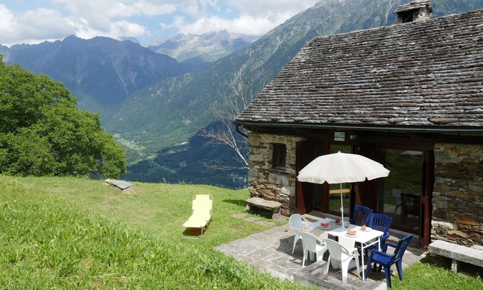 Acquarossa House | Wonderful private villa for 6 people with WIFI, TV, patio, pets allowed and parking
