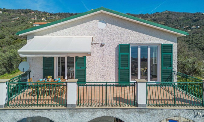 Moneglia House | Wonderful private villa for 6 people with WIFI, A/C, TV, patio, pets allowed and parking