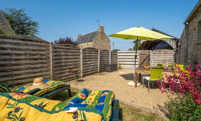 Ploumilliau House | Wonderful private villa for 4 people with WIFI, TV, patio and pets allowed