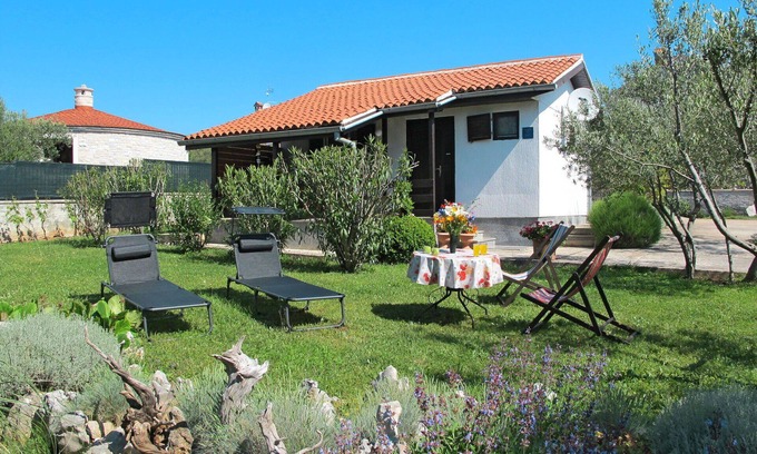 Mali Vareski House | Wonderful private villa for 4 people with WIFI, A/C, TV, terrace and pets allowed