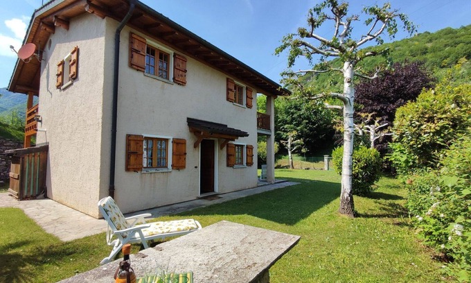 Corrido House | Wonderful private villa for 8 guests with WIFI, TV, patio, pets allowed and parking