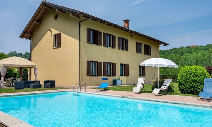 Ferrere House | Wonderful private villa with WIFI, hot tub, private pool, TV, patio, pets allowed and parking