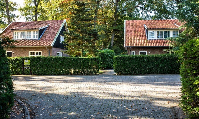 Losser House | Wonderful private villa for 16 guests with WIFI, TV, terrace and parking