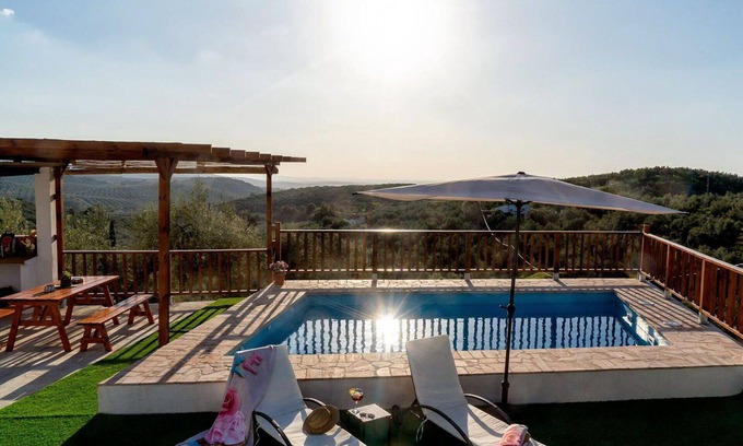 Cabra Villa | Wonderful private villa with WIFI, private pool, A/C, TV, terrace, pets allowed and parking