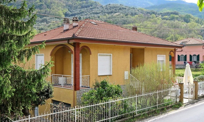 Rossi House | Wonderful villa for 4 guests with TV, terrace and parking