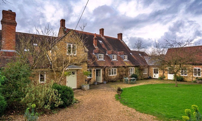 Wincanton House | Wonderful villa for 16 guests with WIFI, terrace and pets allowed