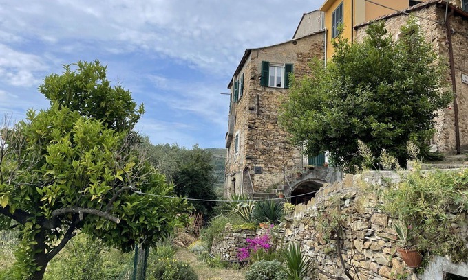 Torrazza House | Wonderful villa for 5 people with WIFI, terrace, pets allowed, panoramic view and parking