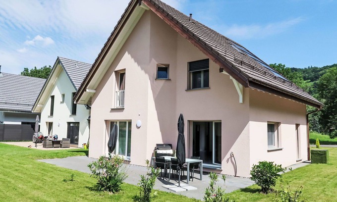 Les Posses-sur-Bex House | Wonderful villa for 6 guests with WIFI, TV, terrace and parking