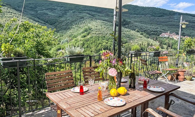 Borgomaro House | Wonderful villa for 6 guests with terrace and parking