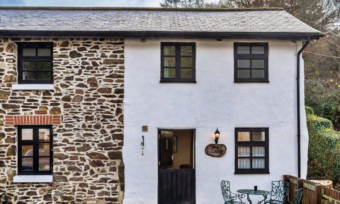 Heligan House | Wonderful villa for 6 guests with WIFI, terrace and pets allowed