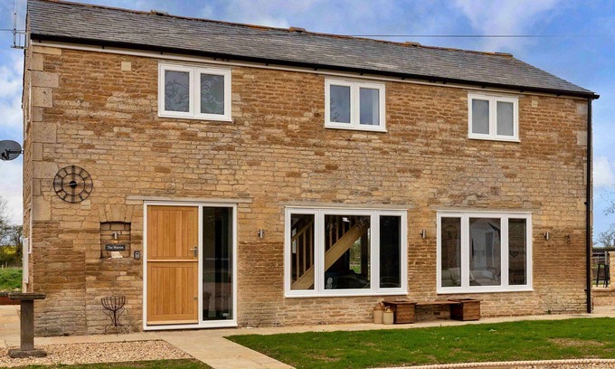 Thurlby House | Wonderful villa for 6 guests with WIFI and pets allowed
