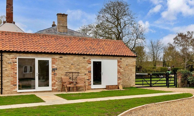 Thurlby House | Wonderful villa for 2 people with WIFI, terrace and pets allowed
