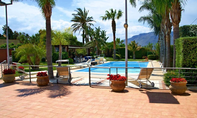 Alcamo Villa | Wonderful Villa Palme, with swimming pool, garden, free Wi-Fi, for 14 people