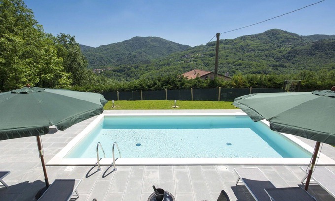 Tresana Villa | Wonderful villa with WIFI, A/C, pool, TV, terrace, pets allowed, panoramic view and parking
