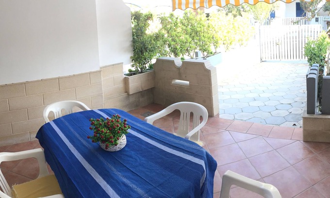 Baia Verde House | Wonderful Villa with Garden in Baia Verde